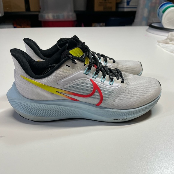 Nike 2022 Release Air Zoom Pegasus 39 'White Crimson Volt' Women’s Size 7 - Picture 2 of 11